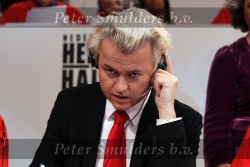 Hilversum 21 januari 2010
Rtl SBS en de NOS hebben samen een tv programma en aktie in elkaar gedraaid om zoveel mogelijk geld op te halen voor giro 55 ten bate van Haiti. Geert Wilders
Peter Smulders bv