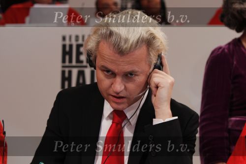 Hilversum 21 januari 2010
Rtl SBS en de NOS hebben samen een tv programma en aktie in elkaar gedraaid om zoveel mogelijk geld op te halen voor giro 55 ten bate van Haiti. Geert Wilders
Peter Smulders bv