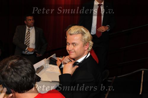 Hilversum 21 januari 2010
Rtl SBS en de NOS hebben samen een tv programma en aktie in elkaar gedraaid om zoveel mogelijk geld op te halen voor giro 55 ten bate van Haiti. Geert Wilders
Peter Smulders bv