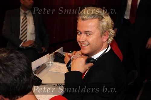 Hilversum 21 januari 2010
Rtl SBS en de NOS hebben samen een tv programma en aktie in elkaar gedraaid om zoveel mogelijk geld op te halen voor giro 55 ten bate van Haiti. Geert Wilders
Peter Smulders bv