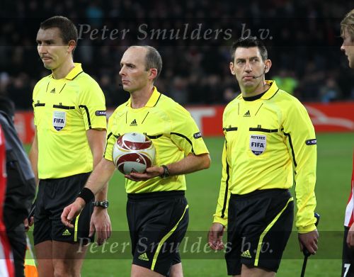 Eindhoven, 25 Februari 2010
1/8 Finale Uefa Europa League PSV-HSV, eindstand 3-2
PSV uitgeschakeld op basis van uit gescoorde doelpunten
De omstreden scheidsrechter uit Engeland, Michael Leslie Dean verlaat het veld
Foto Junior Smulders