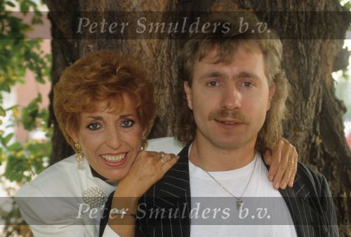 Trea Dobbs met haar overleden partner Hans Mortel  + 4 Februari. 2010 )