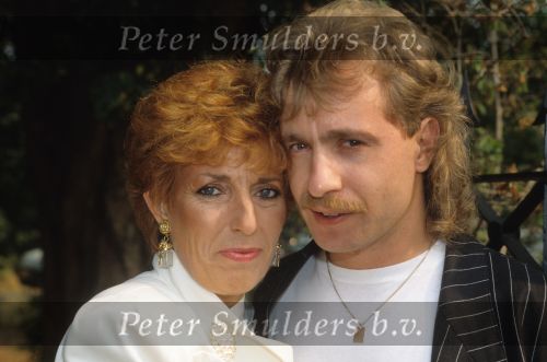 Trea Dobbs met haar overleden partner Hans Mortel  + 4 Februari. 2010 )