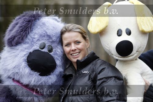Hilvarenbeek 4 februari 2011
De Guusje Nederhorst foundation organiseert dag in de beekse bergen.
OA aanwezig Dinand Woesthoff Jim Bakkum Bettina Berger Chris Zeegers Johnny de Mol jr en Bridget Maasland. Babette v Veen
Peter Smulders bv