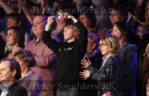 Hilversum 4 februari 2011
Sterren dansen op het ijs bij SBS6 in studio 22.
Het wordt gepresenteerd door Gerard Joling en Nance Coolen. Kinderen Babette v Veen
Peter Smulders bv