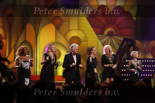 Hilversum 30 januari 2011
Nationale songfestival met de 3J\'s in studio 21. Esther Hart Sieneke Ben Cramer Marlayne Sahupalu Marga Bult en Anneke Gronloh
Peter Smulders bv