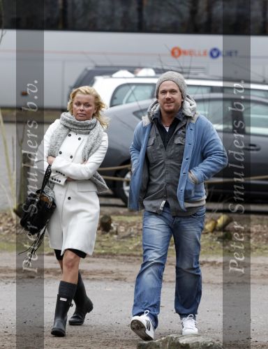 Hilvarenbeek 4 februari 2011
De Guusje Nederhorst foundation organiseert dag in de beekse bergen.
OA aanwezig Dinand Woesthoff Jim Bakkum Bettina Berger Chris Zeegers Johnny de Mol jr en Bridget Maasland.
Peter Smulders bv