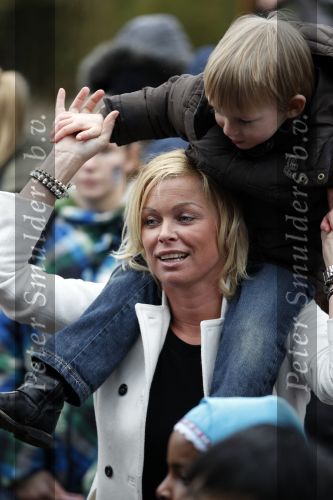 Hilvarenbeek 4 februari 2011
De Guusje Nederhorst foundation organiseert dag in de beekse bergen.
OA aanwezig Dinand Woesthoff Jim Bakkum Bettina Berger Chris Zeegers Johnny de Mol jr en Bridget Maasland.
Peter Smulders bv