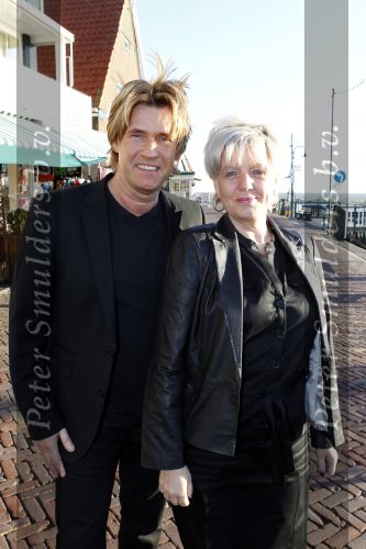 Volendam 28 januari 2011
Presentatie cd Helemaal Hollands in Old Dutch . Carlo en Leo zijn de zangers. Nick en Simon reikten de eerste cd uit. Carlo met zijn vrouw
Peter Smulders bv