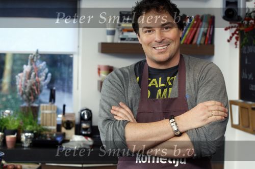 Eemnes 15 december 2011
Caspar Burgi , kok van koffietijd met Buddha to Buddha armband.
Peter Smulders bv