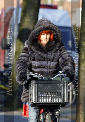 Amsterdam 28 januari 2011
Chazia Mourali op de fiets.
Peter Smulders bv