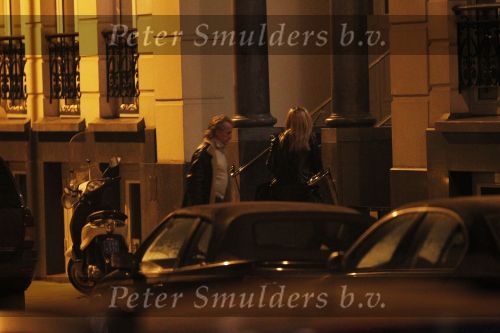 Amsterdam 29 januari 2011
Hans en Connie Breukhoven verlaten restaurant Le Garage waarna Hans Connie naar huis brengt.
Peter Smulders bv