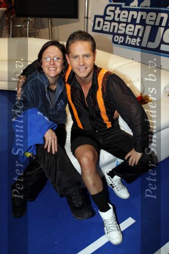 Hilversum 4 februari 2011
Sterren dansen op het ijs bij SBS6 in studio 22.
Het wordt gepresenteerd door Gerard Joling en Nance Coolen. Danny de Munk met vrouw en kinderen
Peter Smulders bv