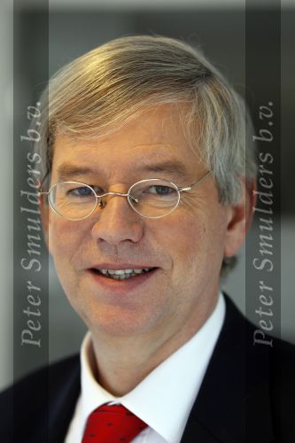 Eemnes 26 januari 2011
Dr Frank met zijn nieuwe boek bij koffietijd
Peter Smulders bv