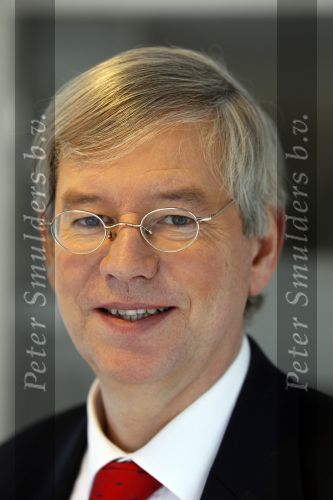 Eemnes 26 januari 2011
Dr Frank met zijn nieuwe boek bij koffietijd
Peter Smulders bv