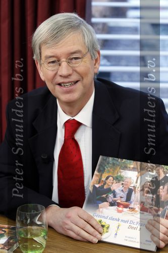 Eemnes 26 januari 2011
Dr Frank met zijn nieuwe boek bij koffietijd
Peter Smulders bv