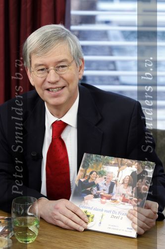 Eemnes 26 januari 2011
Dr Frank met zijn nieuwe boek bij koffietijd
Peter Smulders bv