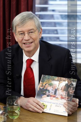 Eemnes 26 januari 2011
Dr Frank met zijn nieuwe boek bij koffietijd
Peter Smulders bv