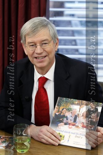 Eemnes 26 januari 2011
Dr Frank met zijn nieuwe boek bij koffietijd
Peter Smulders bv