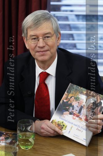 Eemnes 26 januari 2011
Dr Frank met zijn nieuwe boek bij koffietijd
Peter Smulders bv