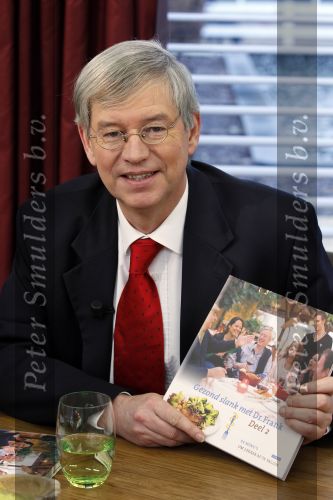 Eemnes 26 januari 2011
Dr Frank met zijn nieuwe boek bij koffietijd
Peter Smulders bv