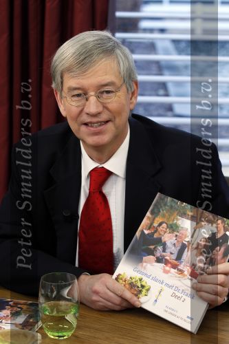 Eemnes 26 januari 2011
Dr Frank met zijn nieuwe boek bij koffietijd
Peter Smulders bv
