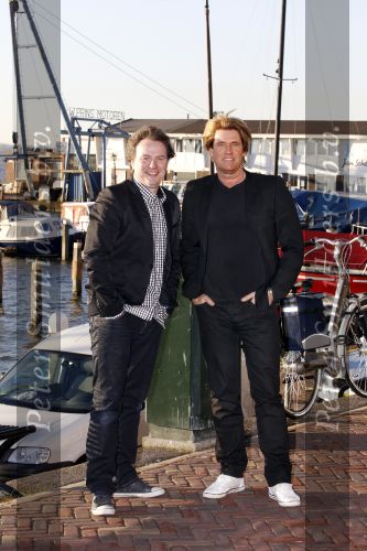 Volendam 28 januari 2011
Presentatie cd Helemaal Hollands in Old Dutch . Carlo en Leo zijn de zangers. Nick en Simon reikten de eerste cd uit.
Peter Smulders bv