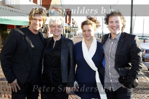 Volendam 28 januari 2011
Presentatie cd Helemaal Hollands in Old Dutch . Carlo en Leo zijn de zangers. Nick en Simon reikten de eerste cd uit. Carlo en Leo met hun vrouwen
Peter Smulders bv