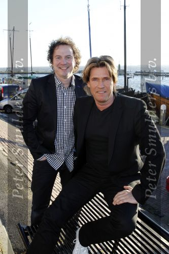 Volendam 28 januari 2011
Presentatie cd Helemaal Hollands in Old Dutch . Carlo en Leo zijn de zangers. Nick en Simon reikten de eerste cd uit.
Peter Smulders bv