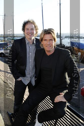 Volendam 28 januari 2011
Presentatie cd Helemaal Hollands in Old Dutch . Carlo en Leo zijn de zangers. Nick en Simon reikten de eerste cd uit.
Peter Smulders bv
