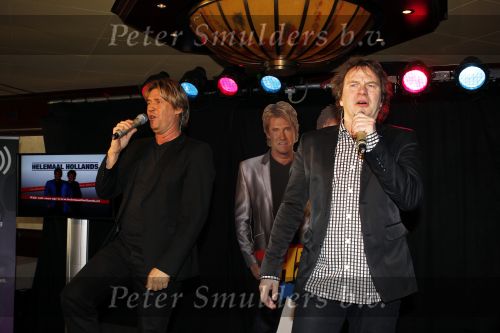 Volendam 28 januari 2011
Presentatie cd Helemaal Hollands in Old Dutch . Carlo en Leo zijn de zangers. Nick en Simon reikten de eerste cd uit.
Peter Smulders bv