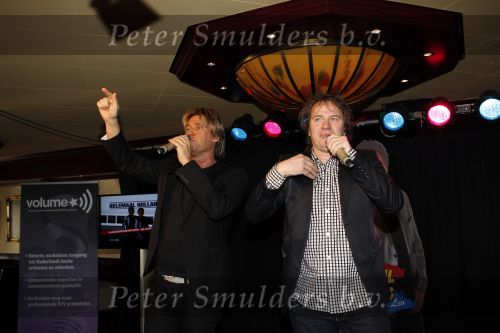 Volendam 28 januari 2011
Presentatie cd Helemaal Hollands in Old Dutch . Carlo en Leo zijn de zangers. Nick en Simon reikten de eerste cd uit.
Peter Smulders bv