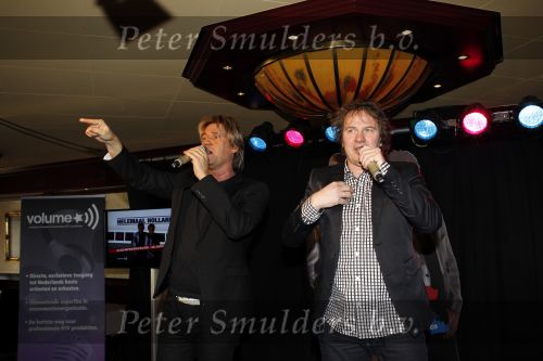 Volendam 28 januari 2011
Presentatie cd Helemaal Hollands in Old Dutch . Carlo en Leo zijn de zangers. Nick en Simon reikten de eerste cd uit.
Peter Smulders bv