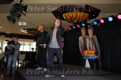 Volendam 28 januari 2011
Presentatie cd Helemaal Hollands in Old Dutch . Carlo en Leo zijn de zangers. Nick en Simon reikten de eerste cd uit.
Peter Smulders bv