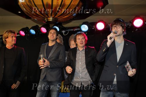 Volendam 28 januari 2011
Presentatie cd Helemaal Hollands in Old Dutch . Carlo en Leo zijn de zangers. Nick en Simon reikten de eerste cd uit.
Peter Smulders bv