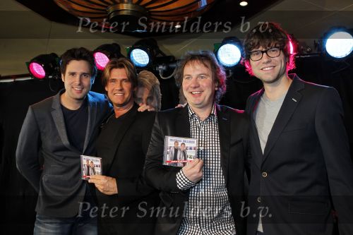 Volendam 28 januari 2011
Presentatie cd Helemaal Hollands in Old Dutch . Carlo en Leo zijn de zangers. Nick en Simon reikten de eerste cd uit.
Peter Smulders bv