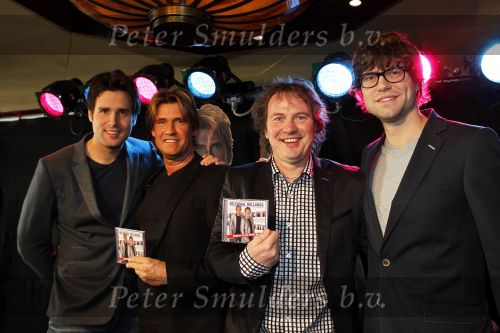 Volendam 28 januari 2011
Presentatie cd Helemaal Hollands in Old Dutch . Carlo en Leo zijn de zangers. Nick en Simon reikten de eerste cd uit.
Peter Smulders bv