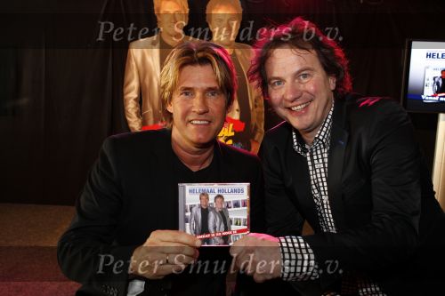 Volendam 28 januari 2011
Presentatie cd Helemaal Hollands in Old Dutch . Carlo en Leo zijn de zangers. Nick en Simon reikten de eerste cd uit.
Peter Smulders bv