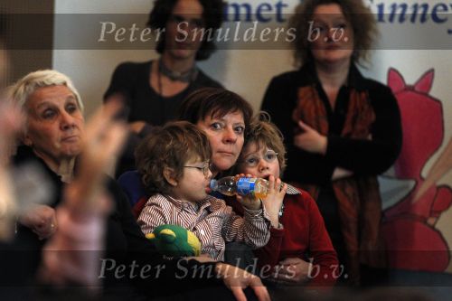 Blijdorp Rotterdam 2 februari 2011
Presentatie van het nieuwe boek van Prinses laurentien en Sieb Posthuma in dierentuin Blijdorp. Prins Constantijn en hun kinderen Eloise Claus Cazimir en Leonore. Huub Oosterhuyis met kleinkinderen ( trijntje) en vriendin
Peter Smulders bv