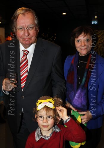Blijdorp Rotterdam 2 februari 2011
Presentatie van het nieuwe boek van Prinses laurentien en Sieb Posthuma in dierentuin Blijdorp. Prins Constantijn en hun kinderen Eloise Claus Cazimir en Leonore. Huub Oosterhuyis met kleinkinderen ( trijntje) en vriendin
Peter Smulders bv