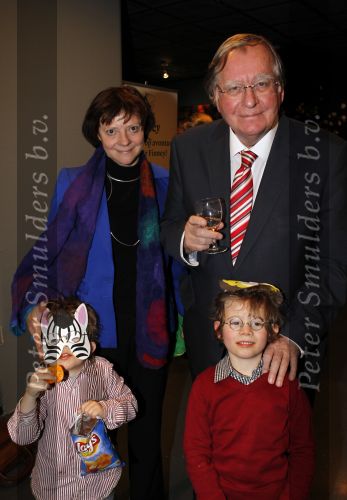 Blijdorp Rotterdam 2 februari 2011
Presentatie van het nieuwe boek van Prinses laurentien en Sieb Posthuma in dierentuin Blijdorp. Prins Constantijn en hun kinderen Eloise Claus Cazimir en Leonore. Huub Oosterhuyis met kleinkinderen ( trijntje) en vriendin
Peter Smulders bv