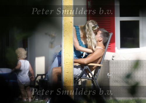 Saint Sulpices les feuilles 16 juli 2009
Jan Smit en zijn nieuwe vriendin Liza Plat  met haar dochtertje Fem op vakantie. Ze slapen in het huis van 3j\'s zanger Jan dulles
Peter Smulders bv