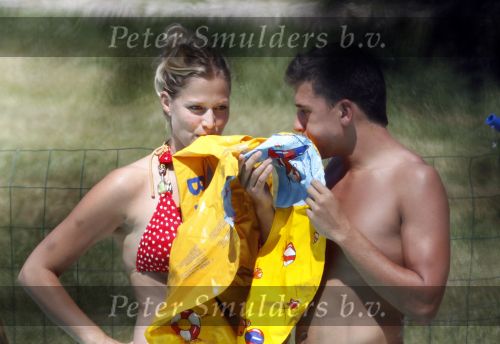 Saint Sulpices les feuilles 16 juli 2009
Jan Smit en zijn nieuwe vriendin Liza Plat  met haar dochtertje Fem op vakantie. Ze slapen in het huis van 3j\'s zanger Jan dulles
Peter Smulders bv