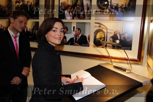 Amsterdam 25 januari 2011
Cast Legalyy Blonde opent amsterdamse effectenbeurs. Aanwezig Pearl Jozefzoon, Albert Verlinde Laura Vlasblom Kim Lian v d Meij Joey Schalker Roy v Iersel en medewerkers van de beurs.
Peter Smulders bv