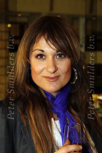 Amsterdam 25 januari 2011
Cast Legalyy Blonde opent amsterdamse effectenbeurs. Aanwezig Pearl Jozefzoon, Albert Verlinde Laura Vlasblom Kim Lian v d Meij Joey Schalker Roy v Iersel .Laura met Buddha to Buddha armband
Peter Smulders bv