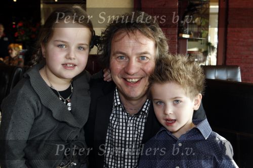 Volendam 28 januari 2011
Presentatie cd Helemaal Hollands in Old Dutch . Carlo en Leo zijn de zangers. Nick en Simon reikten de eerste cd uit. Leo met zijn kinderen
Peter Smulders bv