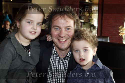 Volendam 28 januari 2011
Presentatie cd Helemaal Hollands in Old Dutch . Carlo en Leo zijn de zangers. Nick en Simon reikten de eerste cd uit. Leo met zijn kinderen
Peter Smulders bv