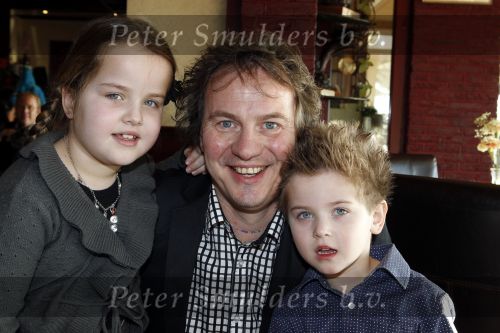 Volendam 28 januari 2011
Presentatie cd Helemaal Hollands in Old Dutch . Carlo en Leo zijn de zangers. Nick en Simon reikten de eerste cd uit. Leo met zijn kinderen
Peter Smulders bv