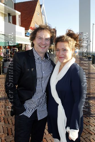 Volendam 28 januari 2011
Presentatie cd Helemaal Hollands in Old Dutch . Carlo en Leo zijn de zangers. Nick en Simon reikten de eerste cd uit. Leo met zijn vrouw
Peter Smulders bv