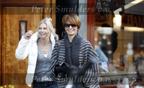 Amsterdam 28 januari 2011
Leontien Borsato aan het winkelen met een vriendin op de cornelis schuytstraat.
Peter Smulders bv